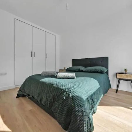 Deluxe 1 Bed In Colindale Wembley With Freewifitv Lägenhet London Exteriör bild