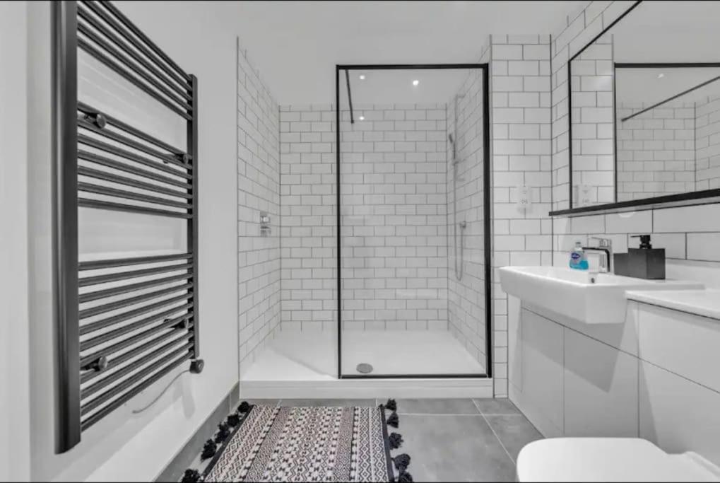 Deluxe 1 Bed In Colindale Wembley With Freewifitv Lägenhet London Exteriör bild